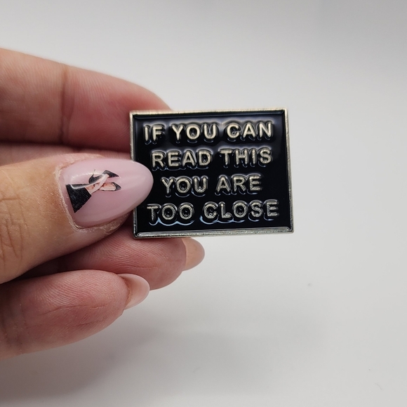 NEW‼️Statement Pin - Picture 2 of 5